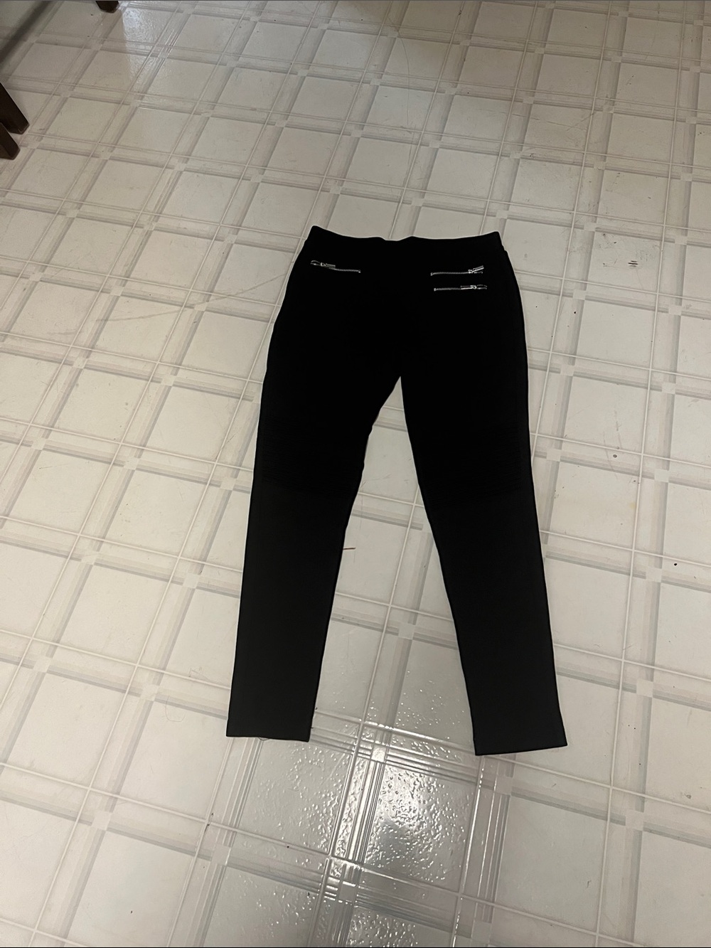 Slim Black Skinny Jeans with Silver Zipper Accents